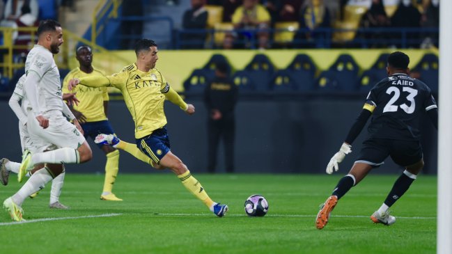 [VIDEO] Cristiano firmó doblete para Al Nassr ante Al Hazem dio otro paso hacia los mil goles