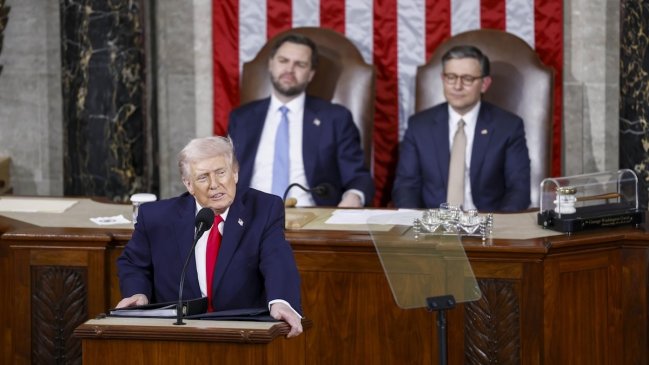 Trump presumió de logros migratorios y poderío militar, y desafió al Congreso y a la Justicia