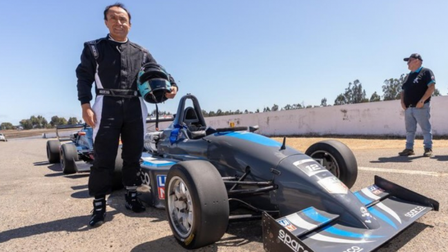 Ministro Pizarro visitó Autódromo de San Antonio y condujo autos de Fórmula 3