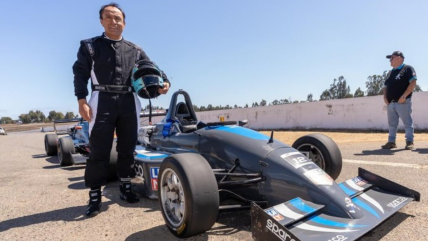   Ministro Pizarro visitó Autódromo de San Antonio y condujo autos de Fórmula 3 