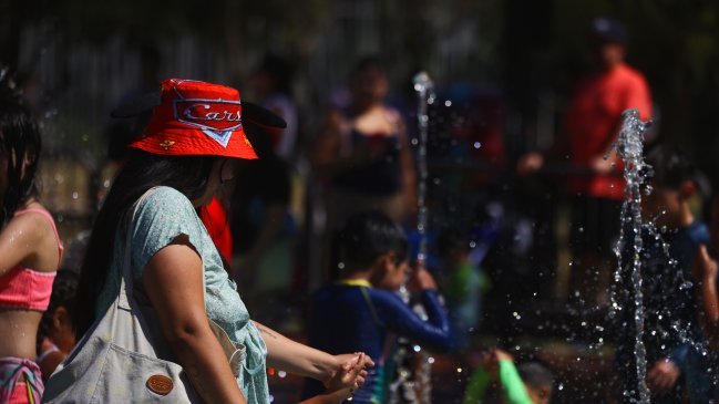 Primera semana de marzo seguirá con calor en Santiago y tendrá lluvias intensas en el sur