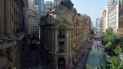  La Bolsa de Santiago cayó 5% y el dólar volvió a superar los 900 pesos  