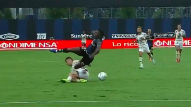 [VIDEO] Jugador de Independiente del Valle sufrió escalofriante lesión en Ecuador
