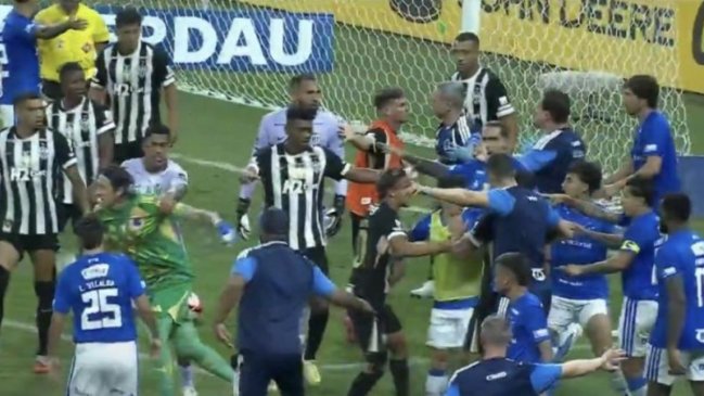 ¡Tremendo chichón! Así quedó la cara del portero de Atlético Mineiro tras trifulca