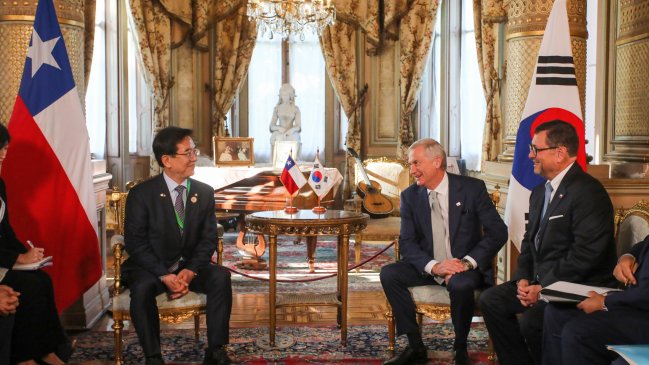 Kast se reúne con delegaciones extranjeras invitadas al cambio de mando