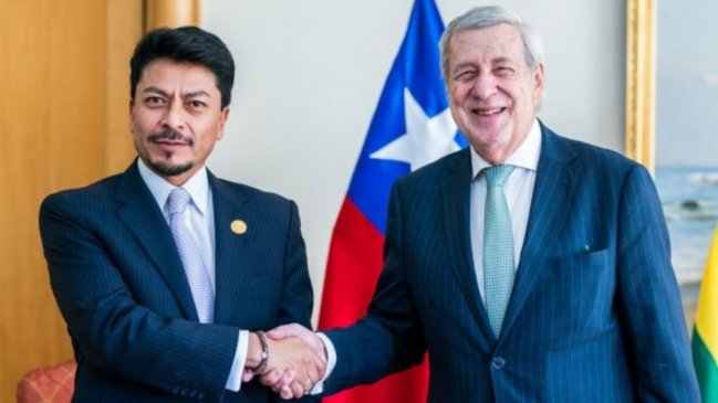 Chile y Bolivia acuerdan exención de visas para autoridades, en nueva señal de mejora de relaciones