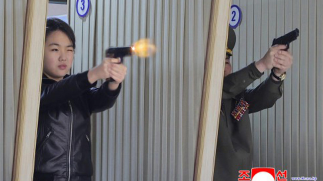 Hija de Kim Jong-un reaparece en prueba de tiro y crecen especulaciones sobre sucesión