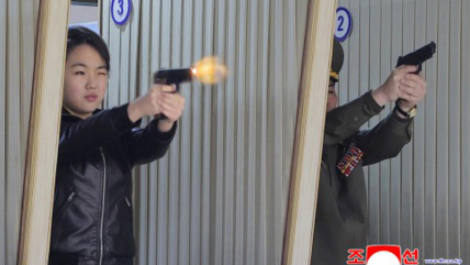 Hija de Kim Jong-un reaparece en prueba de tiro y crecen especulaciones sobre sucesión