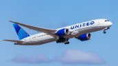 United Airlines exigirá usar audífonos en sus vuelos: Quienes no cumplan podrían ser expulsados