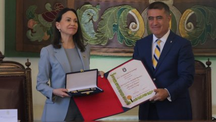   Machado recibió llaves de la ciudad de Santiago: 