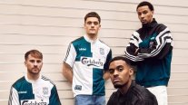 Liverpool presentó una vistosa camiseta vintage