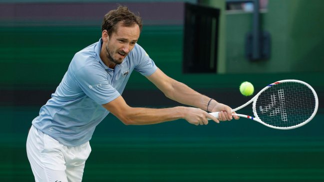 Daniil Medvedev dio la sorpresa ante Carlos Alcaraz y se citó con Jannik Sinner en la final de Indian Wells