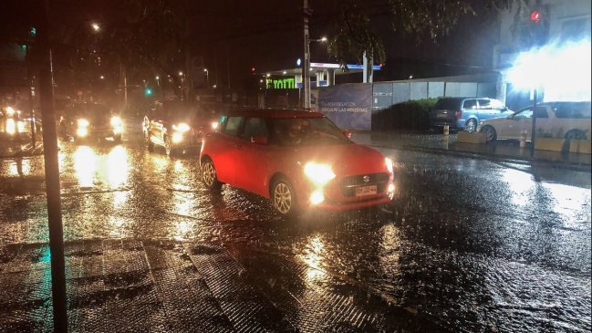 Los Lagos: Intenso sistema frontal provoca inundaciones y cortes de luz