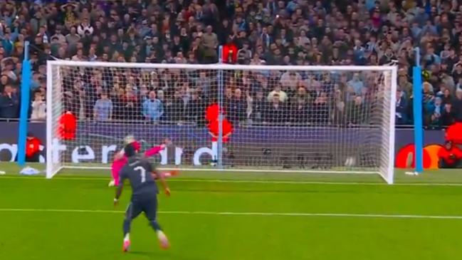 [VIDEO] Vinícius anotó y aumentó las diferencias de Real Madrid ante Manchester City en Champions