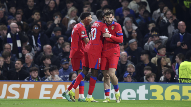 [VIDEO] PSG golpeó en los primeros minutos a Chelsea con goles de Kvaratskhelia y Barcola