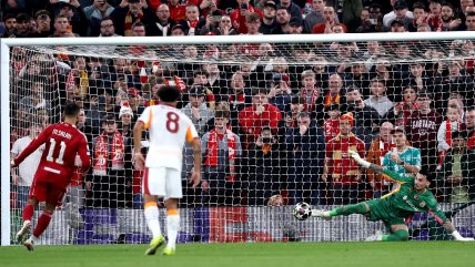   [VIDEO] Salah intentó picar un penal y falló la opción de desempatar la llave ante Galatasaray 