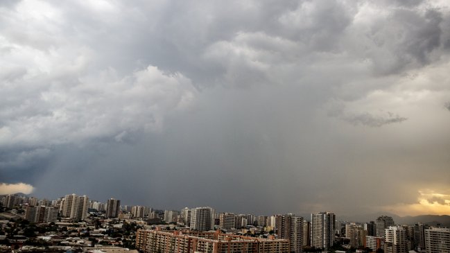 Sistema frontal llegará este fin de semana a la Región Metropolitana