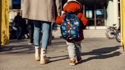   Denuncian a madre de alumna por quedarse con dinero de niños de jardín en Argentina 