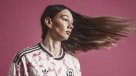 Inspirada en el Desierto Florido: Tiane Endler modeló la nueva camiseta de la Roja