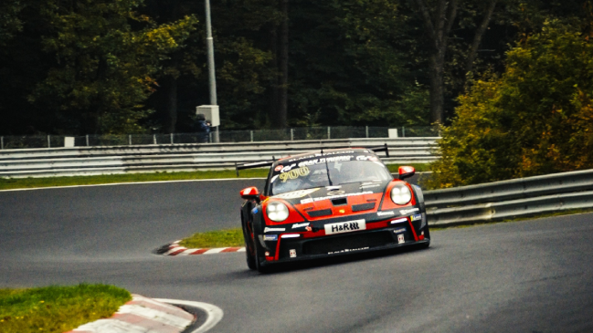 Benjamín Hites quedó cuarto en Nürburgring y Verstappen fue descalificado