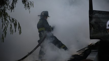  Explosión de transformador provocó incendio que afectó a tres viviendas en Providencia  