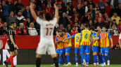 Alexis cometió error que terminó en el primer gol de Valencia ante Sevilla