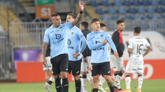 Jugador de O'Higgins se equivocó de camiseta y fue informado por el árbitro