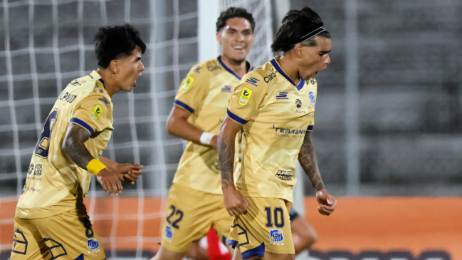 Everton remontó ante Palestino y tomó el liderato su grupo en la Copa de la Liga