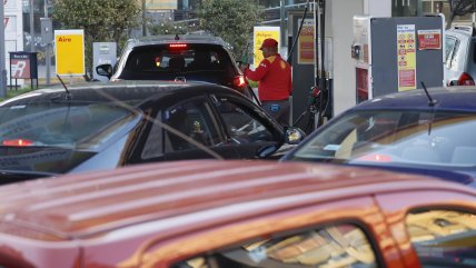 Conductores critican al Gobierno y a la oposición por alza en el precio de los combustibles