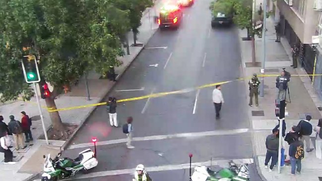 Cilindro de gas en fachada de la Biblioteca Nacional causó emergencia en la Alameda