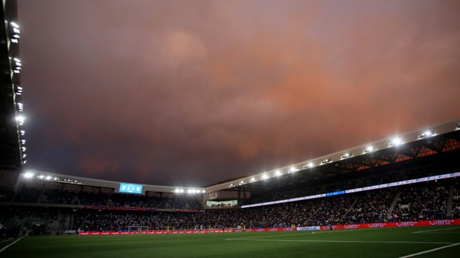 Alcaldesa de Las Condes le bajó el pulgar a los hinchas de Boca Juniors para el duelo con la UC