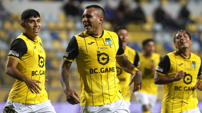 O'Higgins tumbó a Everton y arremetió en el liderato de su grupo en la Copa de la Liga