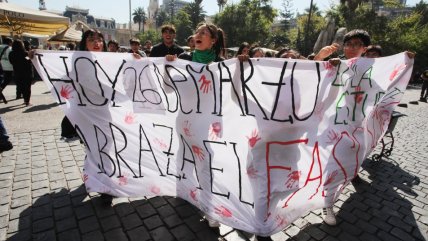 Estudiantes marcharon por Santiago para protestar por recortes en educación
