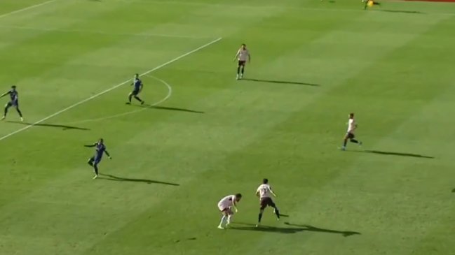 [VIDEO] La inexplicable salida del arquero de Cabo Verde y el golazo de Maxi Gutiérrez para La Roja