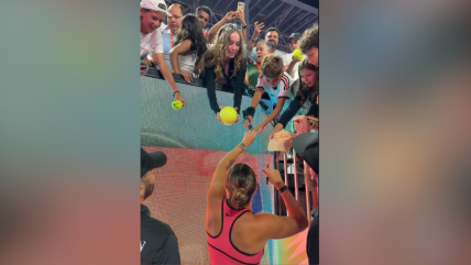   [VIDEO] Aryna Sabalenka protagonizó un divertido momento junto a un niño 