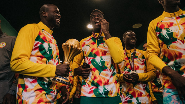 En medio de apelación al TAS: Senegal celebró con la Copa Africana en amistoso ante Perú