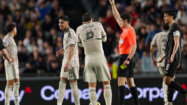 [VIDEO] Pesadilla en cinco minutos: La Roja sufrió la expulsión de Osorio y un gol de Nueva Zelanda