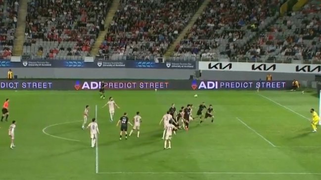 [VIDEO] Con revisión del VAR: Nueva Zelanda anotó el segundo ante La Roja al final del primer tiempo