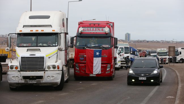 Camioneros insisten en que generadores de carga asuman el costo de alza del diésel