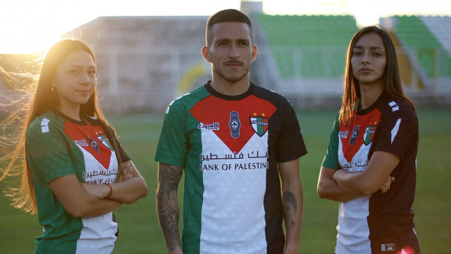 Palestino lanzó camiseta conmemorativa basada en la bandera palestina