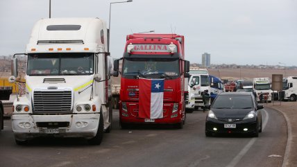 Camioneros insisten en que generadores de carga asuman el costo de alza del diésel