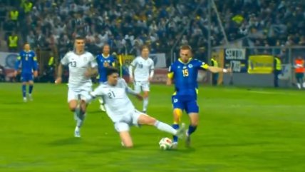   [VIDEO] Bastoni cometió fuerte infracción e Italia se quedó con diez en el Repechaje 