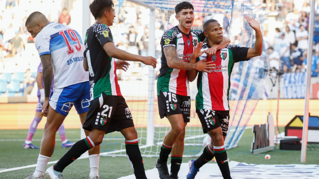 [VIDEO] Munder concretó la ley del ex y marcó para Palestino ante la UC en el Claro Arena