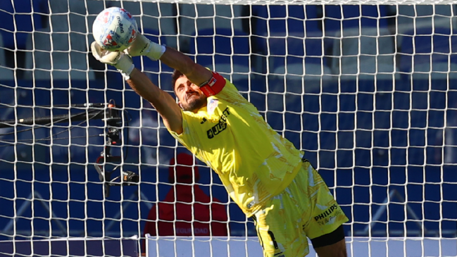 [VIDEO] Fernando De Paul se lució con atajada a un potente disparo de Leonardo Valencia