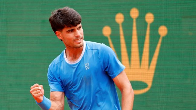 Alcaraz impuso su condición de campeón en Montecarlo y avanzó a tercera ronda