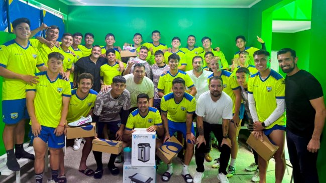 Sifup entregó zapatos de fútbol a plantel de Trasandino tras robo sufrido el fin de semana