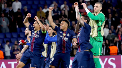   El festejo de PSG ante Liverpool en la ida de los cuartos de final de Champions League 