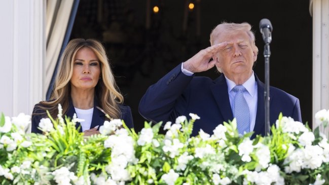 Melania Trump niega haber tenido una relación cercana con Jeffrey Epstein y su cómplice