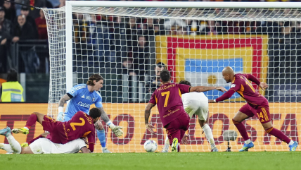   Felipe Loyola vio minutos en la aplastante derrota de Pisa ante Roma por la Serie A 