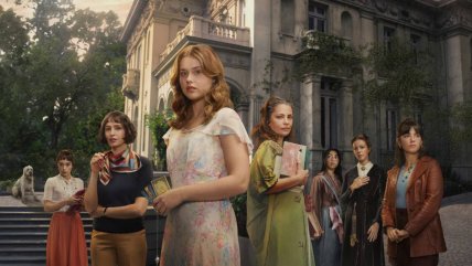   Mon Laferte estrenó el tema principal para la serie 